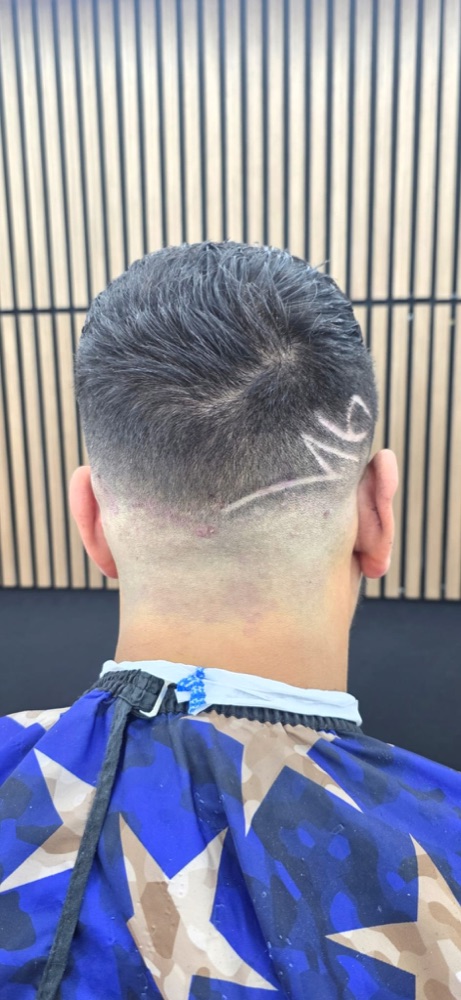 Comb-Over mit Hair-Design & Fade